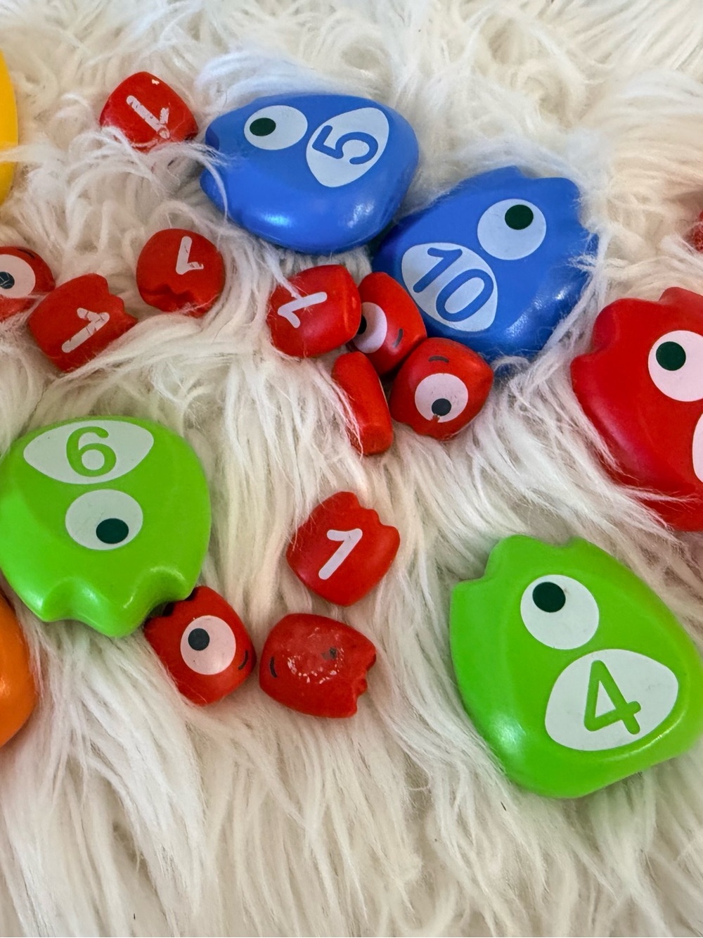 • Hape Monster Math Scale - Picture 2 of 4